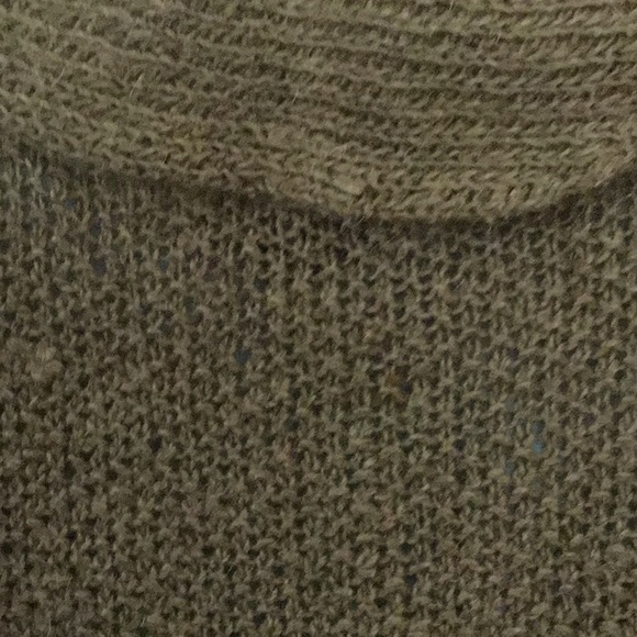 Knit of linen sweater vest. $35 - Picture 3 of 5